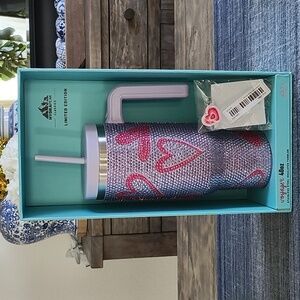 New Hydrapeak Limited Edition with Heart Straw cover